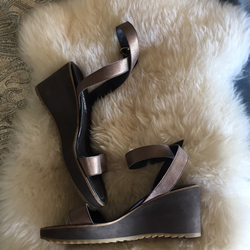 Ankle strap wedge sandals from Paul Green, Munich